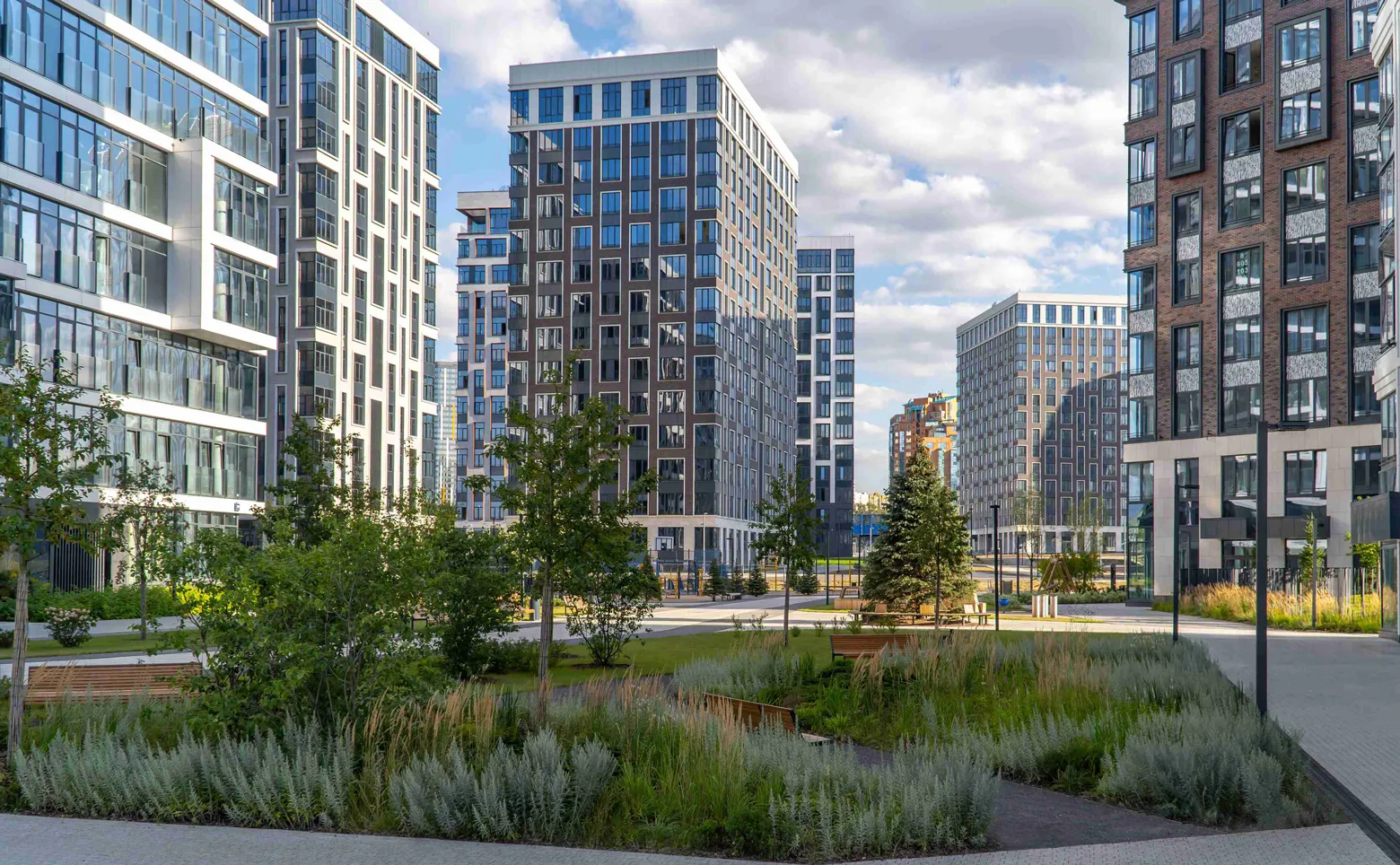 West Garden Вест Гарден Вид на зелёные массивы и жилые кварталы из окон квартир