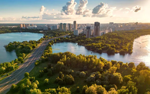 Строгино почти со всех сторон окружено Москвой-рекой